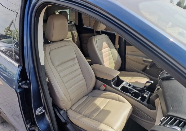 Ford Escape cena 69900 przebieg: 151000, rok produkcji 2018 z Giżycko małe 704
